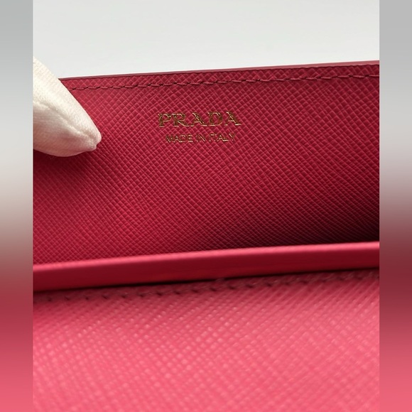 Prada Wallet on Chain - Picture 14 of 14